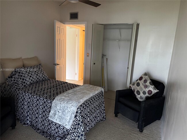 10419 E Clairmont Cir in Tamarac, FL - Building Photo - Building Photo