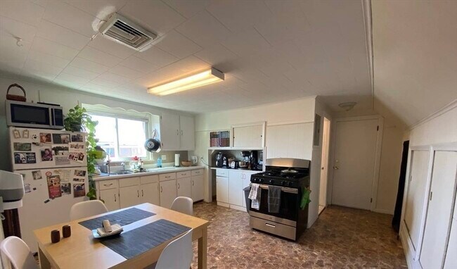 543 Broadway, Unit #1 in Somerville, MA - Foto de edificio - Building Photo