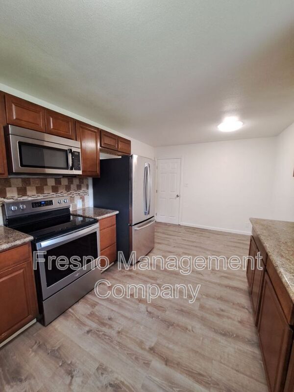 4435 E Hampton Way in Fresno, CA - Building Photo - Building Photo