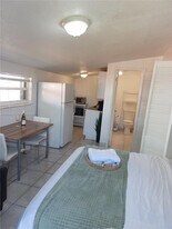 7121 Taft St in Hollywood, FL - Building Photo