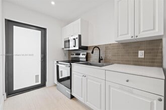 2442 SW 3rd St in Miami, FL - Building Photo - Building Photo