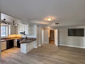 235 Market St, Unit 206 in San Diego, CA - Building Photo