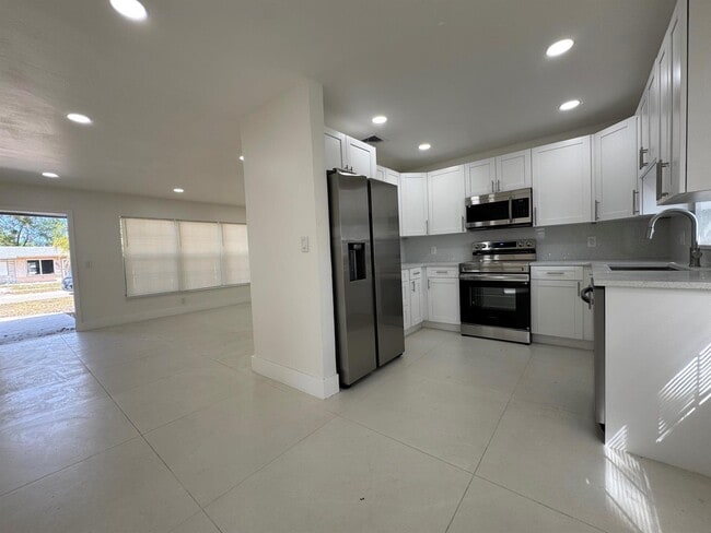 6610 Greene St in Hollywood, FL - Foto de edificio - Building Photo