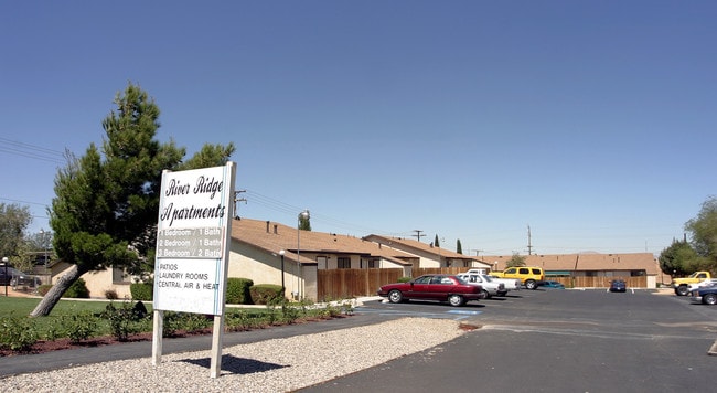 River Ridge Apartments in Hesperia, CA - Building Photo - Building Photo