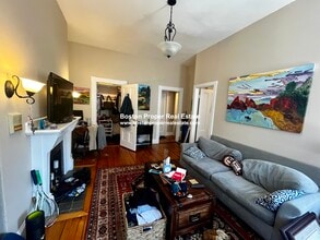 31 Gloucester St, Unit 3F in Boston, MA - Building Photo - Building Photo