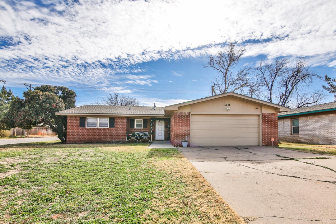 5001 18th St in Lubbock, TX - Foto de edificio