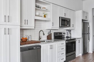 516 Lea Ave in Nashville, TN - Foto de edificio - Building Photo