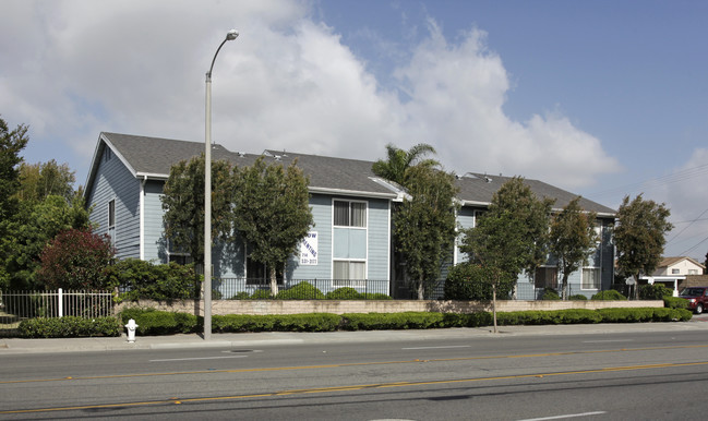 302-304 S Newhope St in Santa Ana, CA - Building Photo - Building Photo