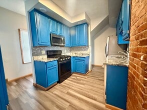 1102 N Madison St in Bloomington, IL - Building Photo - Building Photo