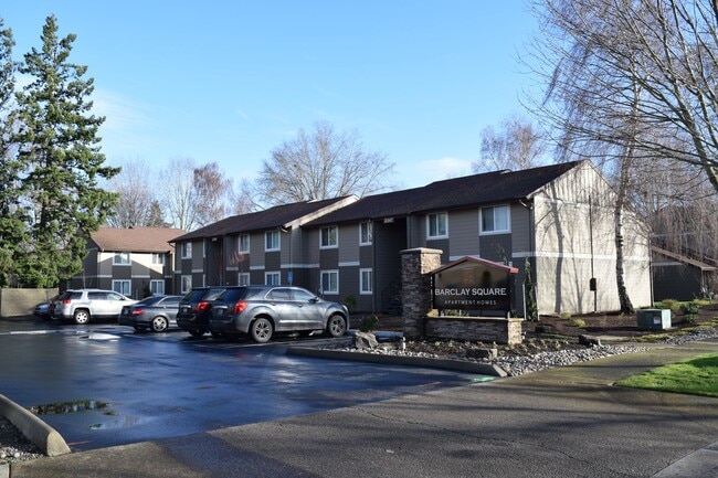 Barclay Square Apartments in Woodburn, OR - Building Photo - Building Photo