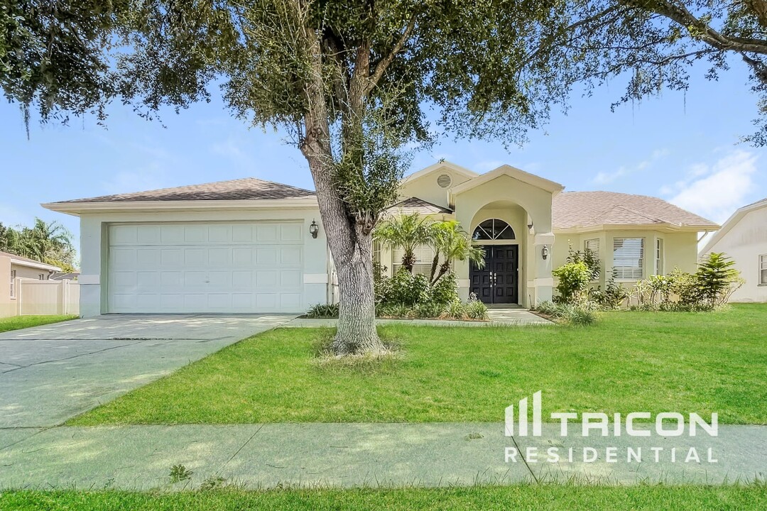 5518 Los Palos Dr in New Port Richey, FL - Foto de edificio