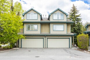 Rundle Estates in Canmore, AB - Building Photo