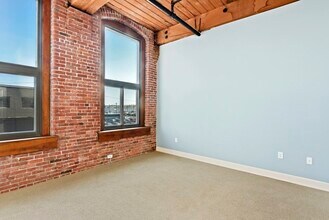 320 W 2nd St, Unit 304 in Boston, MA - Building Photo - Building Photo