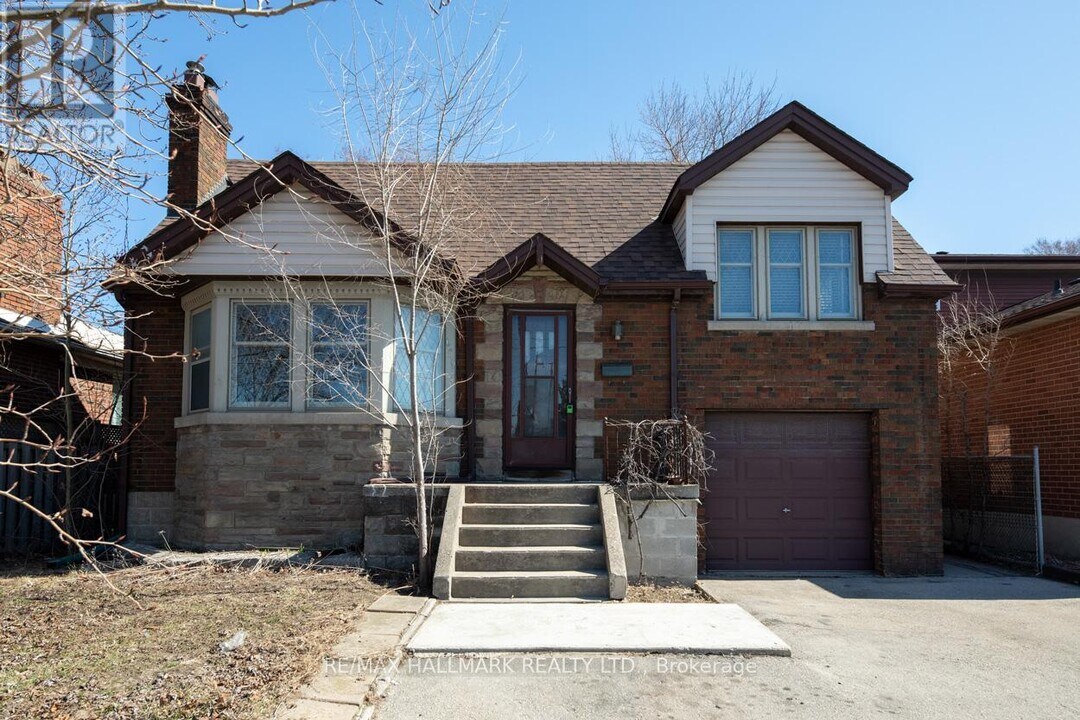 659 Kipling Ave in Toronto, ON - Building Photo