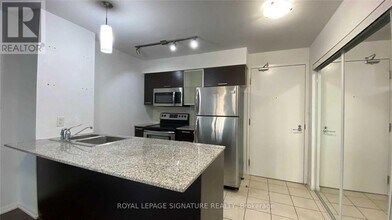 38 Grenville St in Toronto, ON - Building Photo - Building Photo