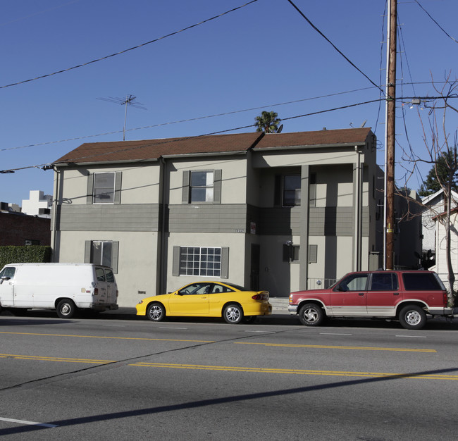 1725 N Gower St in Los Angeles, CA - Foto de edificio - Building Photo