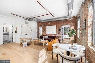 901 King St in Alexandria, VA - Building Photo