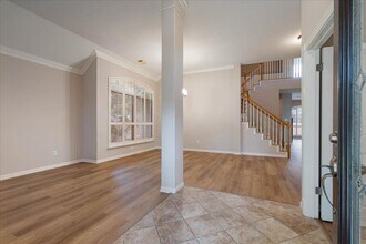 1414 Dapplegrey Ln in Austin, TX - Foto de edificio - Building Photo