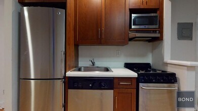 217 E 84th St in New York, NY - Building Photo - Building Photo
