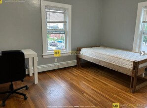 21 Weston St, Unit T in Waltham, MA - Building Photo - Building Photo