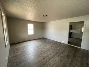 802 E Church St in Greeneville, TN - Foto de edificio - Building Photo