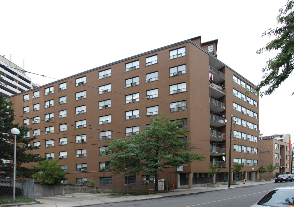 795 Vaughan Rd in Toronto, ON - Building Photo