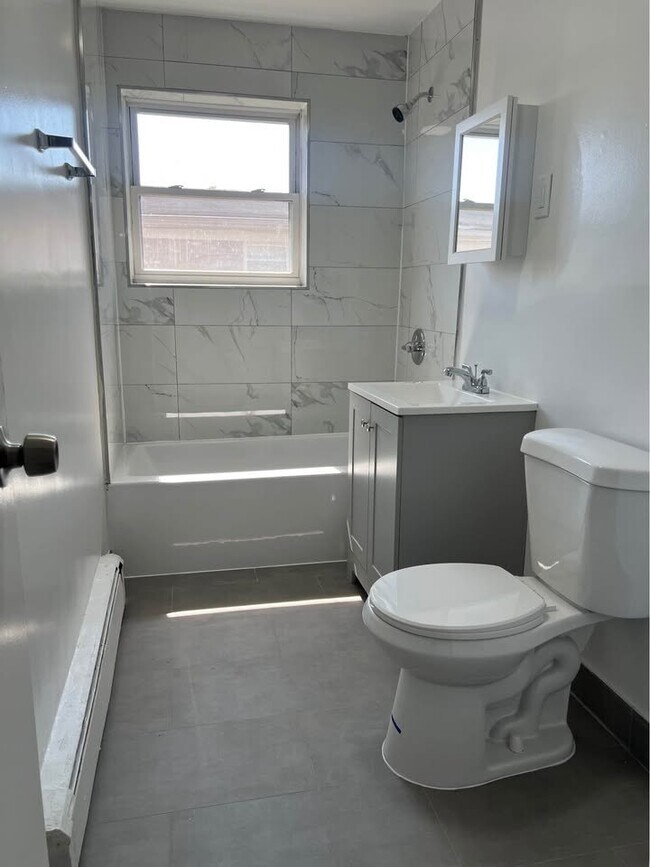 57-61A E Park St, Unit 4B in East Orange, NJ - Building Photo - Building Photo