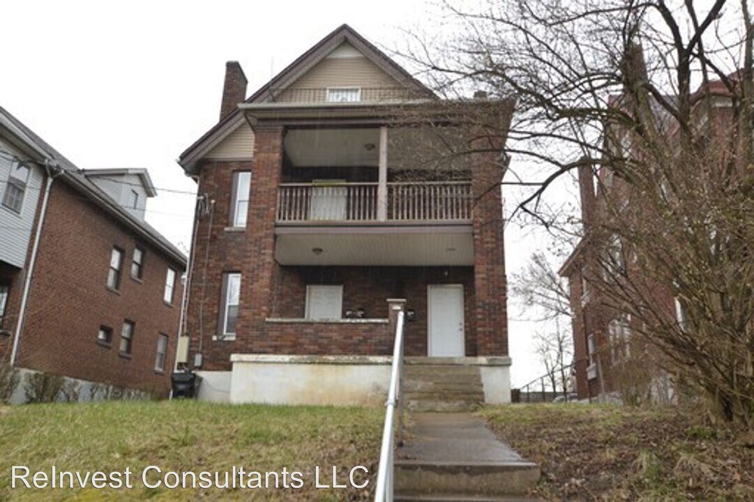 987 Cleveland Ave in Cincinnati, OH - Building Photo