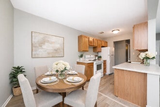 7413 Brookdale Dr in Darien, IL - Building Photo - Building Photo