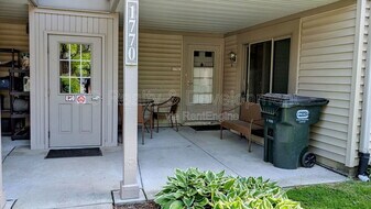 1770 Bristol Walk in Hoffman Estates, IL - Building Photo