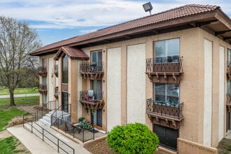 Four Seasons in Emporia, KS - Building Photo - Building Photo