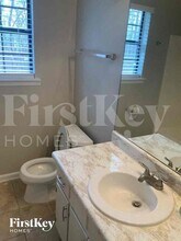 2215 Rock Springs Rd in Buford, GA - Foto de edificio - Building Photo