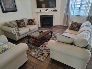 Room in House on Pennyroyal Wy in Charlotte, NC - Foto de edificio - Building Photo