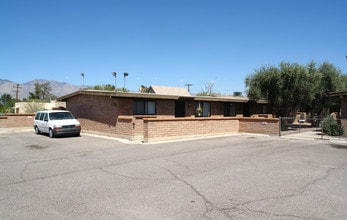 2202-2212 N Belvedere Ave in Tucson, AZ - Building Photo - Building Photo