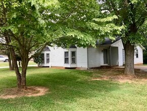 1485 Nichols Dr in Clarksville, TN - Building Photo - Building Photo
