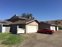 204 Jardin Ct in Bakersfield, CA - Foto de edificio - Building Photo