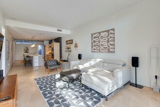 4737 N Scottsdale Rd in Scottsdale, AZ - Building Photo - Building Photo