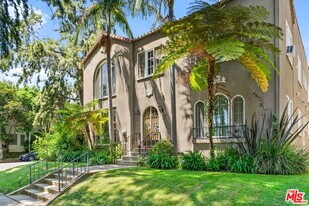 101 N Clark Dr in West Hollywood, CA - Building Photo