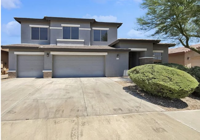 property at 5322 W La Salle St