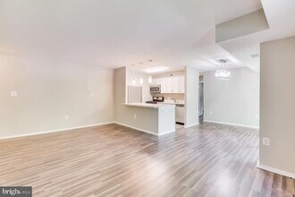 5200 Crossfield Ct in North Bethesda, MD - Building Photo - Building Photo