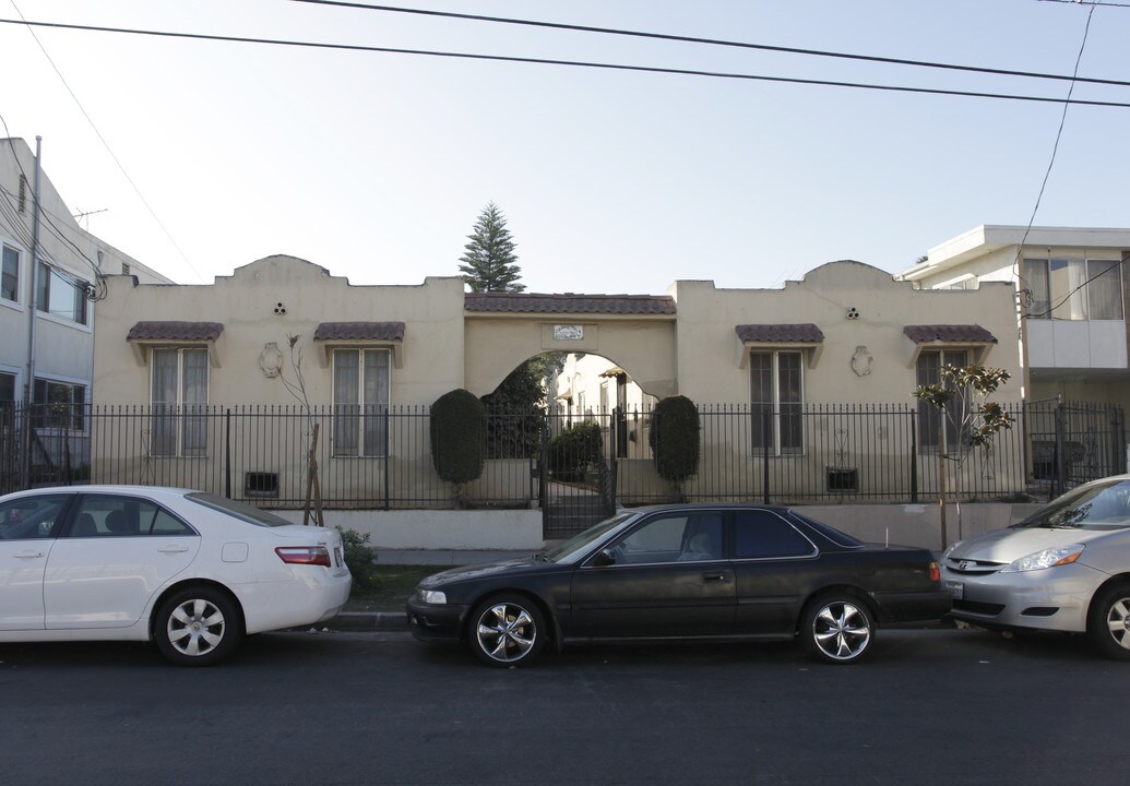 4332-4336 3/4 Lockwood Ave in Los Angeles, CA - Foto de edificio