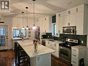 515 Salsbury Dr in Vancouver, BC - Building Photo - Building Photo