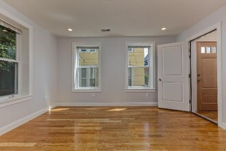 723 Parker St, Unit 2 in Boston, MA - Building Photo - Building Photo