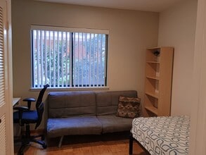 4250 El Camino Real, Unit #C125 in Palo Alto, CA - Building Photo - Building Photo