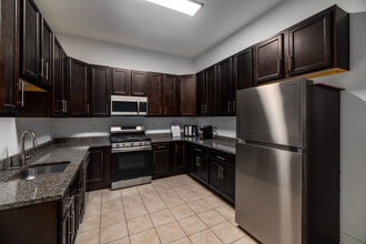 Woodhaven Commons in Old Bridge, NJ - Foto de edificio - Interior Photo