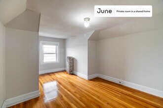 Room in Shared 4 bed/1 bath home in Somerville, MA - Building Photo - Building Photo