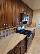 18645 Hatteras St, Unit 269 in Tarzana, CA - Building Photo - Building Photo