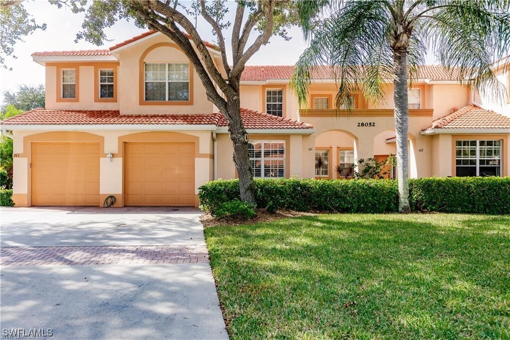 28052 Palmas Grandes Ln in Bonita Springs, FL - Foto de edificio