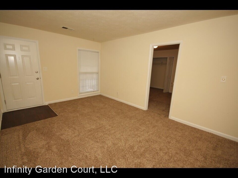 4060 Janice Dr in Atlanta, GA - Building Photo
