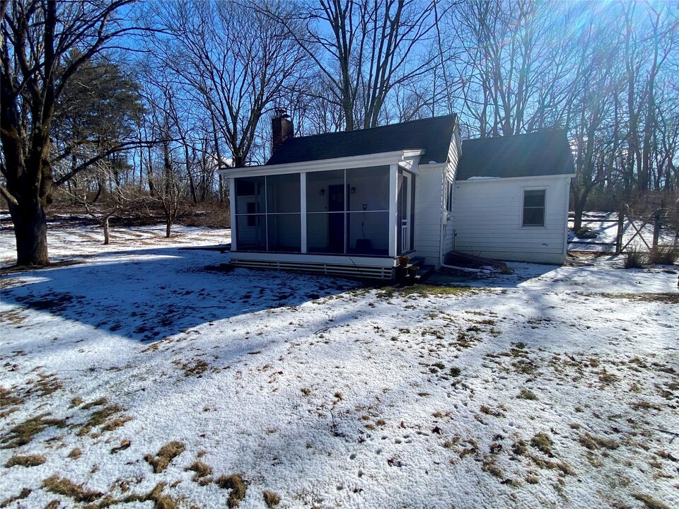 691 Old Post Rd in New Paltz, NY - Building Photo